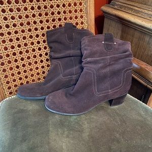 Brown Naturalizer boots with heel